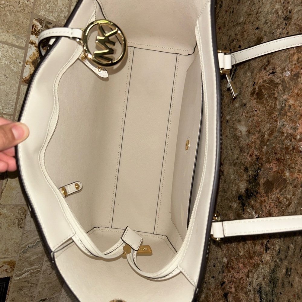 Michael Kors White Tote Bag - Picture 7 of 8